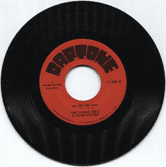 Sacred Souls & Victor Axlerod - One and The Same / Same Difference (Daptone)  7"