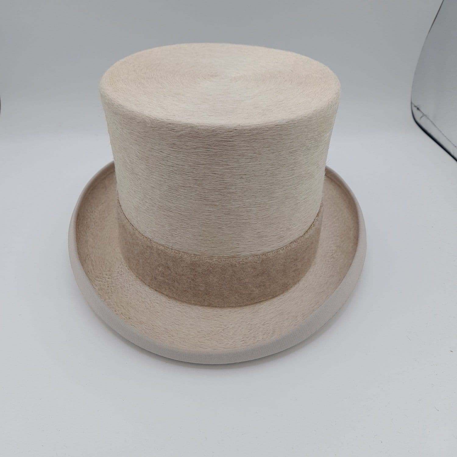 White / Ivory Fur Felt Melusine Top Hat Wedding Topper