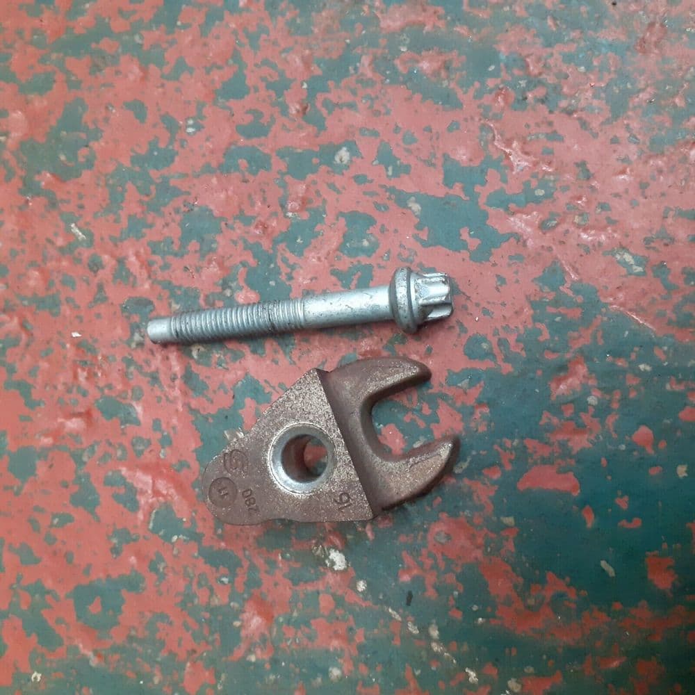Ford peugeot 1 5 1 6 Tdci Fuel Injector Holder Clamp Bracket And Bolt ...