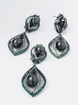 Fela Pearl Drop Pendant Set