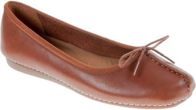Clarks Freckle Ice Women's Pump Shoe - Dark Tan Leather D