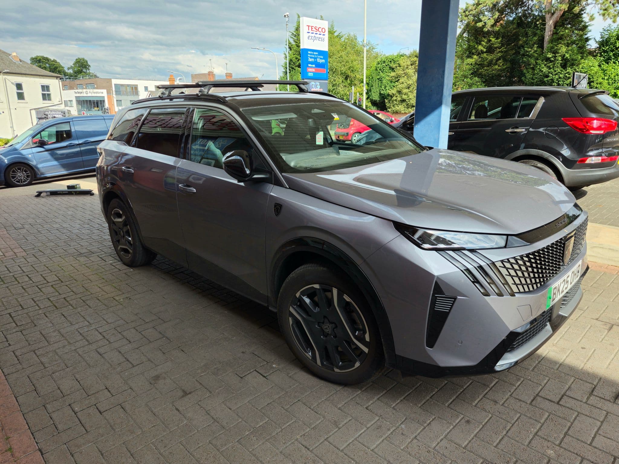 Affordable Roof Bars Now Available for the New Peugeot 5008 & E-5008