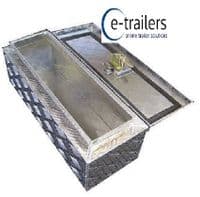 Truck Trailer Storage Aluminium Alloy Chequer Plate Tool Strap Box 26 x 9 x9  inches, 640x230x230mm, Suit Ifor Williams Brian James Nugent Graham Edwards Shetland Islands Orkney Islands Caithness Sutherland Ross & Cromarty Inverness-shire Nairnshire Morayshire Banffshire Aberdeenshire Kincardineshire Angus (Forfarshire) Perthshire Argyllshire Fife Kinross-shire Clackmannanshire Stirlingshire Dunbartonshire East Lothian Midlothian West Lothian Renfrewshire Buteshire Berwickshire Selkirkshire Peebles-shire Lanarkshire Ayrshire Northumberland Roxburghshire Dumfries-shire Kirkcudbrightshire Wigtownshire Tyne & Wear Durham Cumbria North Yorkshire East Riding of Yorkshire West Yorkshire Lancashire Greater Manchester Merseyside Lincolnshire Nottinghamshire South Yorkshire Derbyshire Cheshire Flintshire Denbighshire Anglesey Caernarvonshire Rutland Leicestershire Staffordshire Shropshire Montgomeryshire Merionethshire Norfolk West Midlands Suffolk Cambridgeshire Bedfordshire Northamptonshire Warwickshire Worcestershire Herefordshire Radnorshire Cardiganshire Essex Hertfordshire Buckinghamshire Oxfordshire Gloucestershire Monmouthshire Breconshire Glamorgan Carmarthenshire Pembrokeshire Kent Greater London Surrey Berkshire Wiltshire Somerset East Sussex West Sussex Hampshire Dorset Devon Cornwall Antrim Derry / Londonderry Down Armagh Tyrone Fermanagh Launceston Plymouth Turro Penzance St Austell Exmouth Salcombe Totnes Bournemouth Southampton Cardiff Manchester Liverpool Glasgow inverness Looe Liskeard Bodmin Trailer SBS Mersea Admiral Extreme Bramber Nicholson Nugent Ifor Williams Indespension Wessex Lorries Erde Daxara