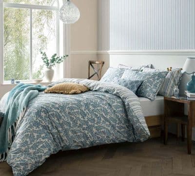 Laura Ashley - Cariad Spray 'Newport Blue'
