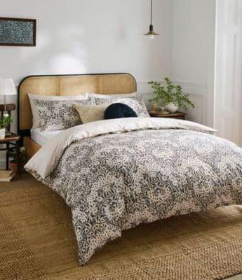 William Morris -  Michaelmas Daisy - Linen