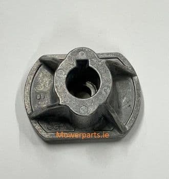Stiga Blade Boss Adaptor - Ride On Mowers (all years) 125463200/0, 1134-9159-01 | Mowerparts.ie
