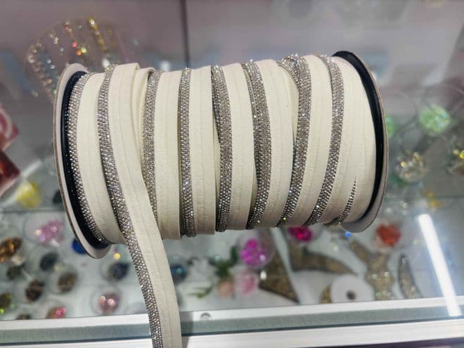 EIMASS® Clear Crystals On White Piping Edge Lace Trim