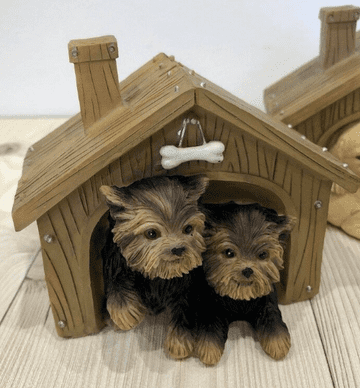 Gardeners World Miniatures Dogs in a Kennel - Labrador Puppy