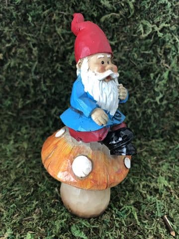 Gisela Graham Garden Gnome - Archie in Blue
