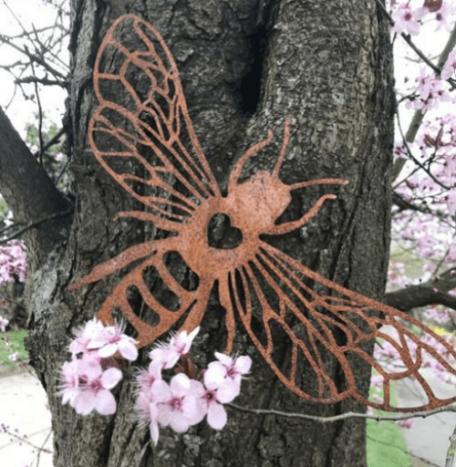 Rusty Bee Wall Plaque - 38cm.