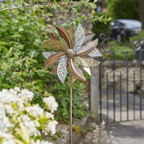 The Forgotton Garden Wind Spinner - Fillagree leaves - 120cm.