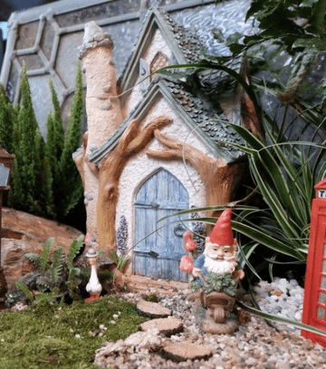 Vivid Arts - Miniature World -The Woodland Cottage