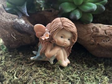 Woodland Dell Fairy- Ailsa the sitting fairy - 4cm