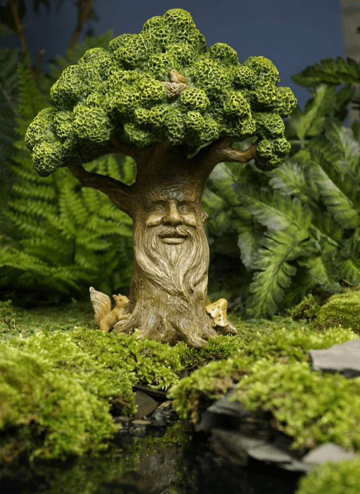 Woodland Knoll The Wise Old Tree 18cm Tall.