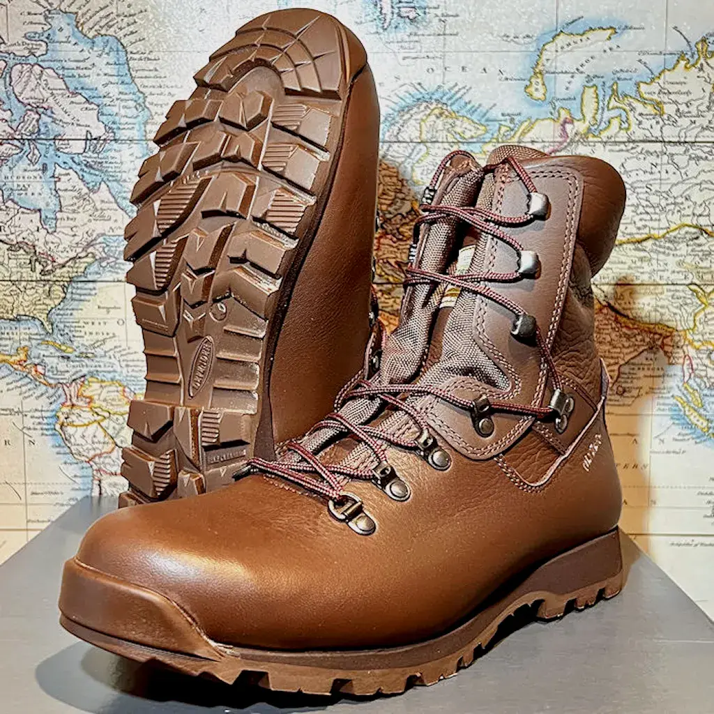Altberg Sneeker vs Tabbing Boot