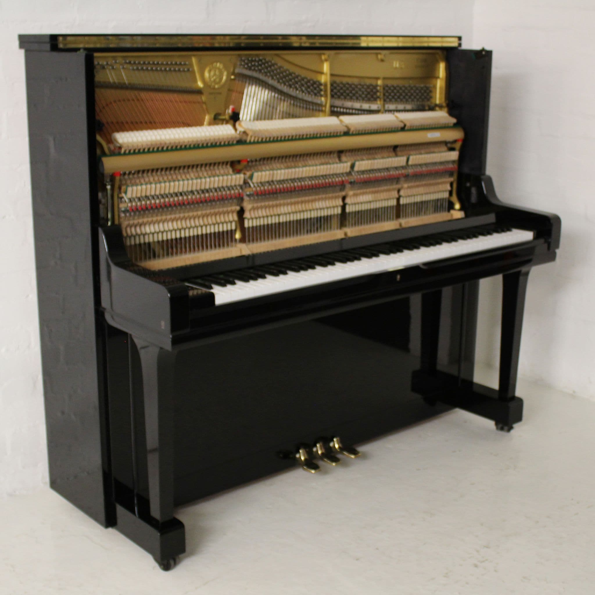 Yamaha tradtional Upright Piano showing inside