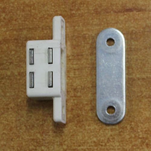 Magnetic catches for jack rail covers