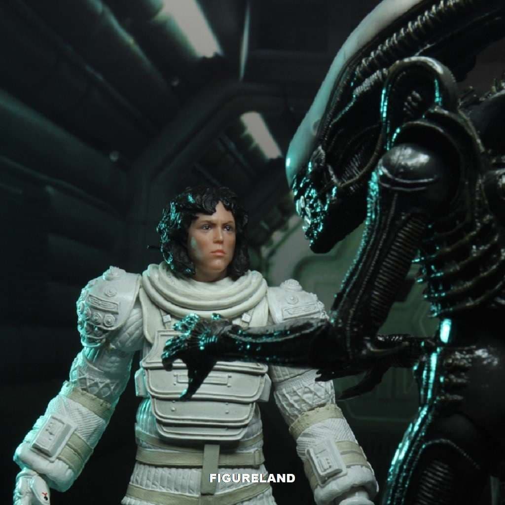 ALIEN 40TH ANNIVERSARY WAVE 4 RIPLEY IN COMPRESSION SUIT ACTION FIGURE ...