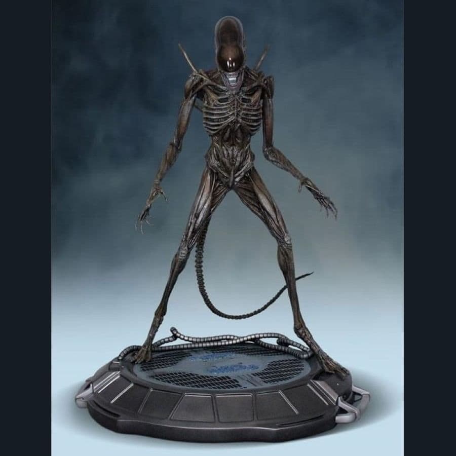 ALIEN COVENANT SCALE XENOMORPH FROM HOLLYWOOD COLLECTIBLES GROUP