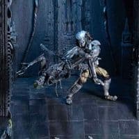 ALIEN VS PREDATOR BATTLE DAMAGED CELTIC PREDATOR VS BATTLE DAMAGED GRID ALIEN 2 PACK FROM NECA