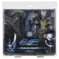 ALIEN VS PREDATOR BATTLE DAMAGED CELTIC PREDATOR VS BATTLE DAMAGED GRID ALIEN 2 PACK FROM NECA