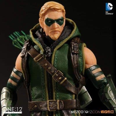 GREEN ARROW ONE:12 COLLECTIVE DELUXE ACTION FIGURE FROM MEZCO TOYZ