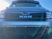 MAN TGE Grill Bar PN: LABR261