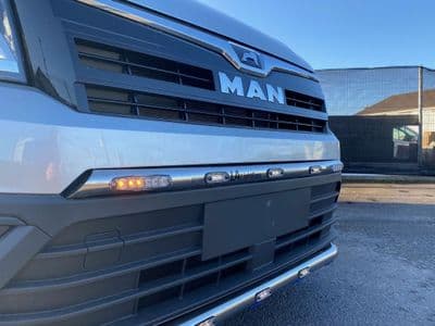 MAN TGE Grill Bar PN: LABR261