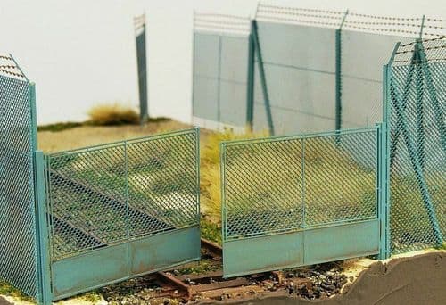 Model Scene 48141 Chain Mesh Gate for High Fence Scale 1:72 / 1:87