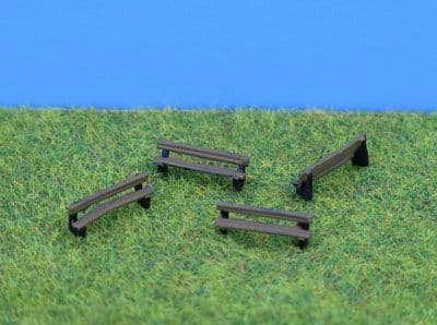 P & D Marsh N Gauge Painted Benches