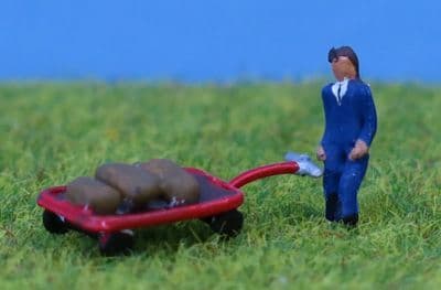 P & D Marsh N Gauge Painted Porters & Mail Trolley