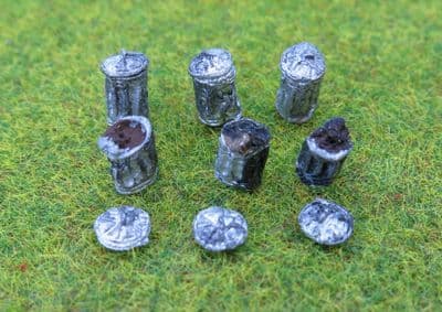P & D Marsh OO Gauge Painted Dustbins
