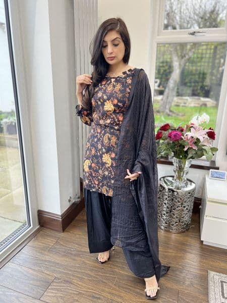 Amani Farshi Salwaar linen suit