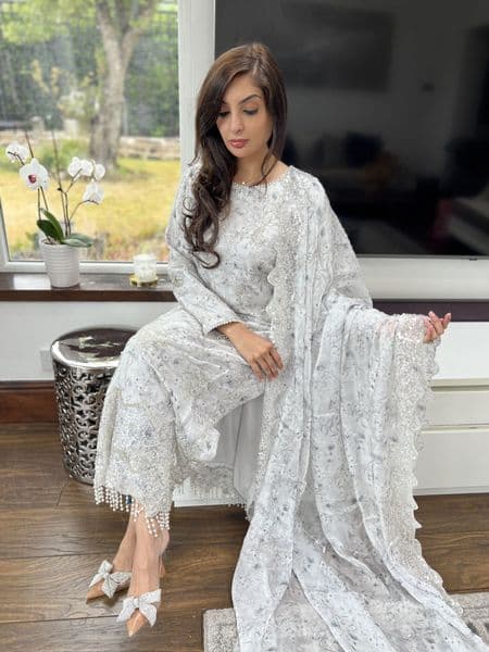 Amelia lava silk ivory : grey