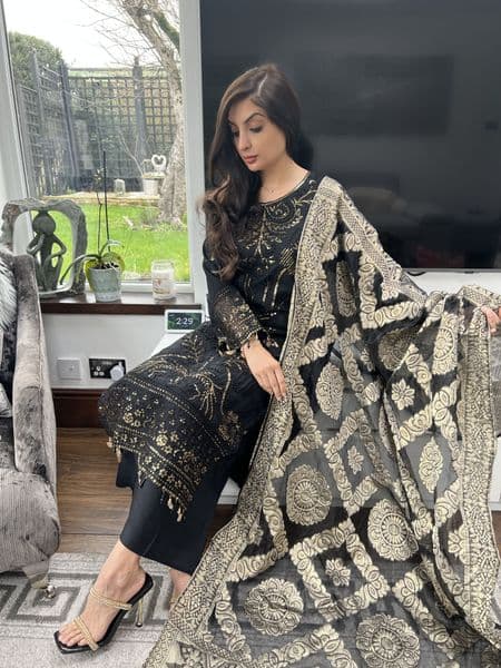 Banarsi scarf linen black suit