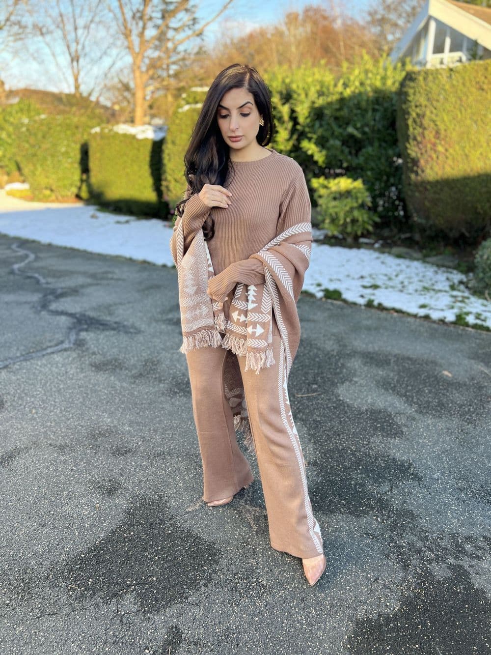 Cape / Shawl Co ord set : Nude