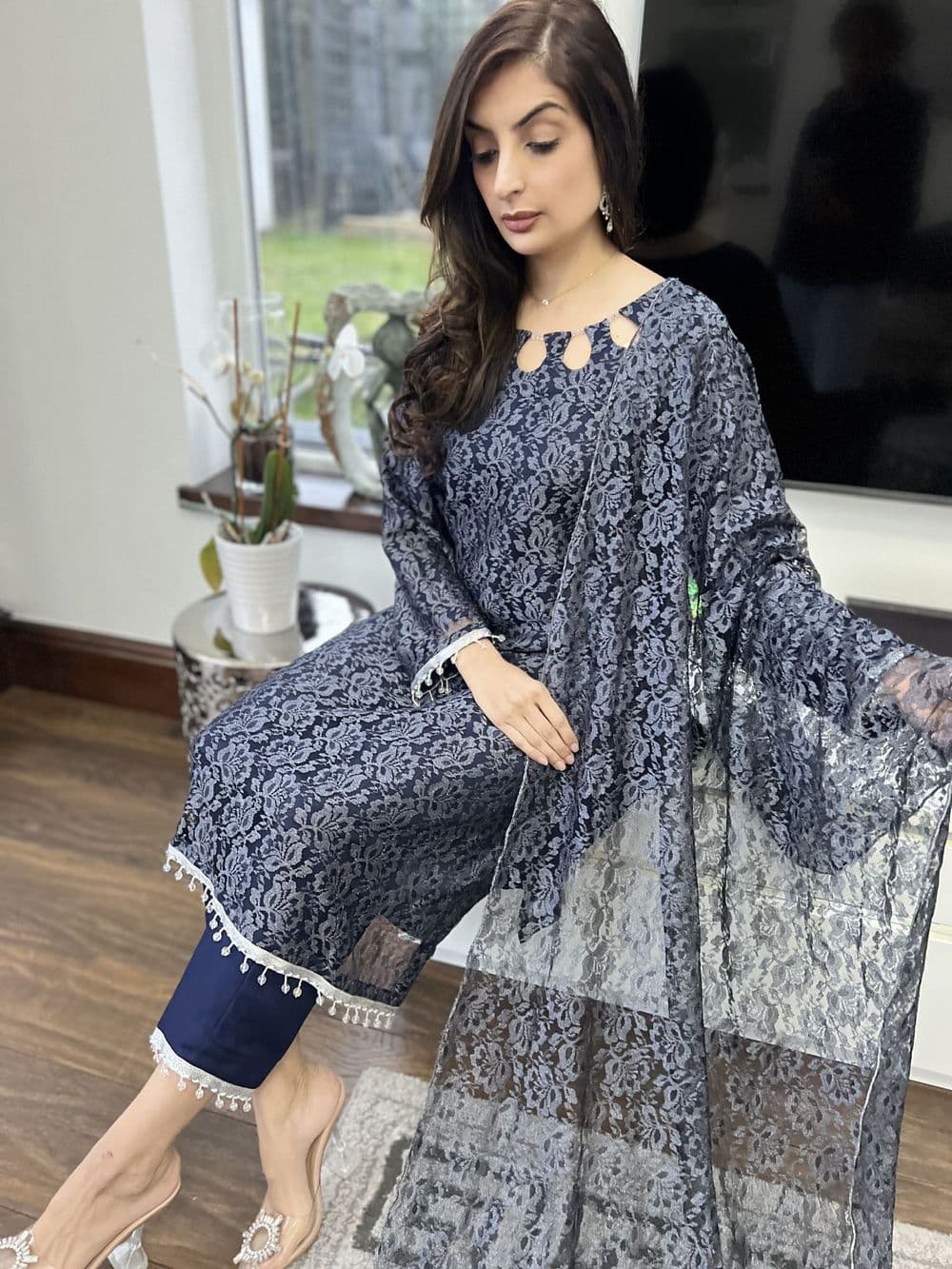 Chantily lace suit : navy