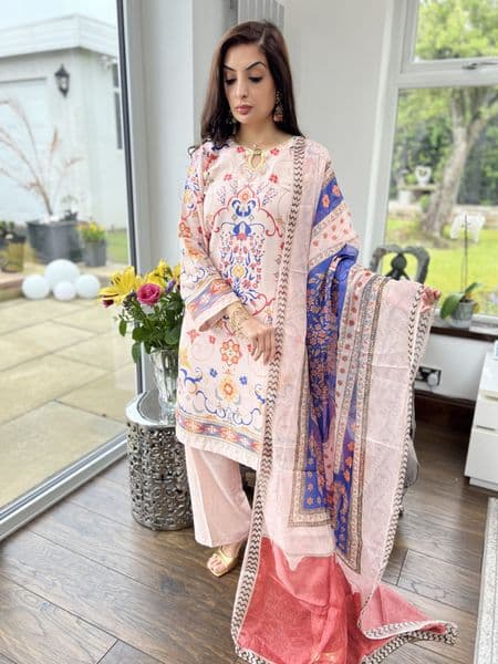 Ethnics blush pink