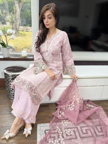 Farwa pink viscous suit
