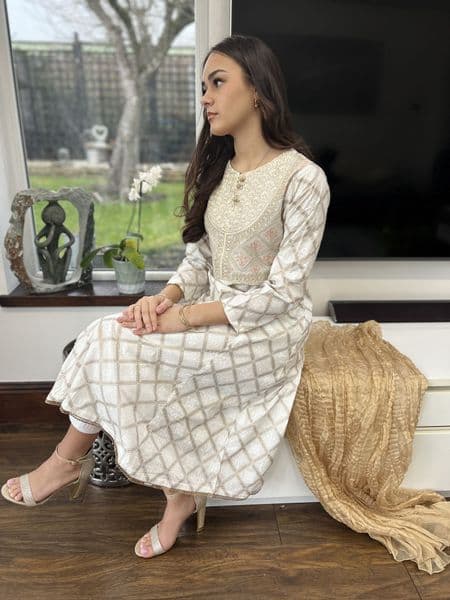 Hawa A line white outfit