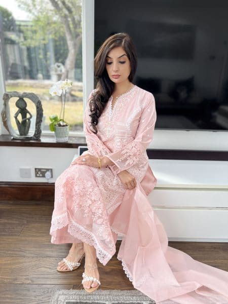 Maria B lawn Paris : pink