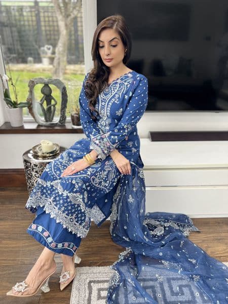 Qalamkar lawn suit : blue