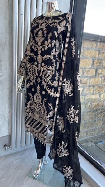 Safa chiffon embroidery suit