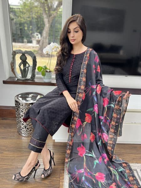 Sehar black chicken Kari