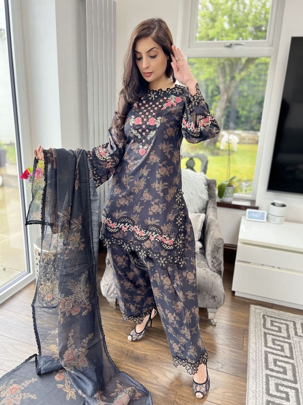 Sehar black lawn salwwar suit