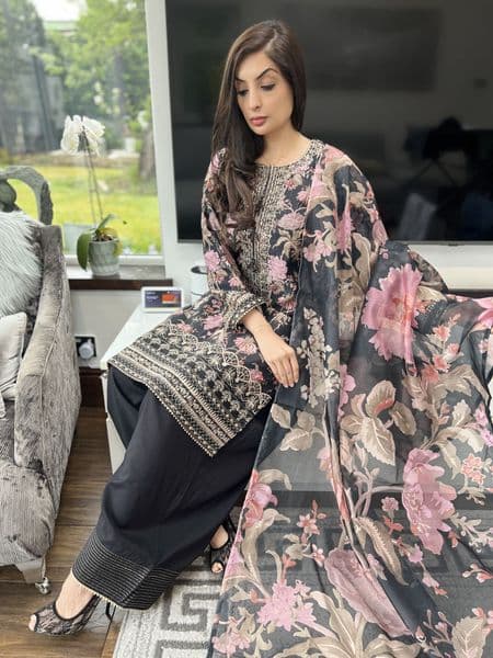 Sehar Farshi Salwaar suit black