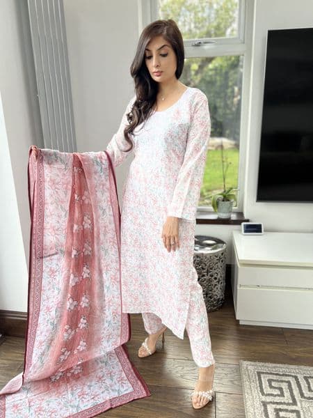 Suits £25 and under