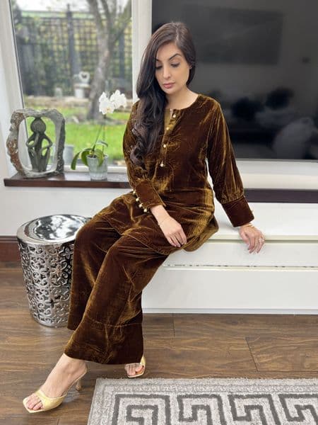 Velvet luxe : autumn brown