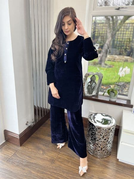 Velvet luxe : deep navy