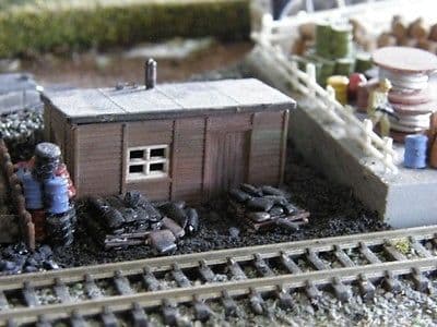 Kestrel Station Yard Huts Kit N Gauge GMKD18 | UK